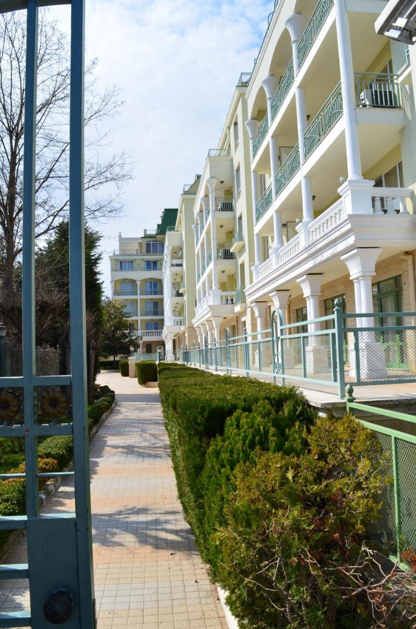 Apartment 3 In Complex Splendid 산콘스탄틴앤헬레나 외부 사진